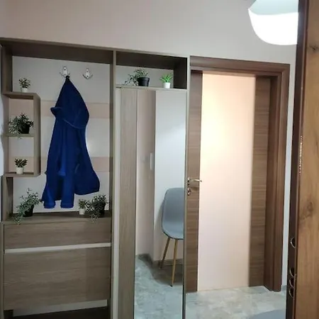 Stylish Apartment Near City, Entire Flat, 1 Bedroom, 1 Large Bed In Living Room Апартаменты Пловдив