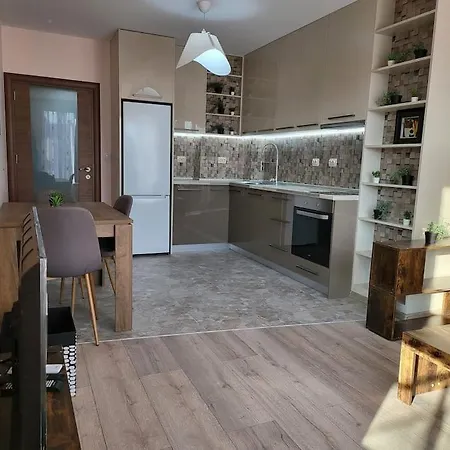 Stylish Near City, Entire Flat, 1 Bedroom, 1 Large Bed In Living Апартамент *