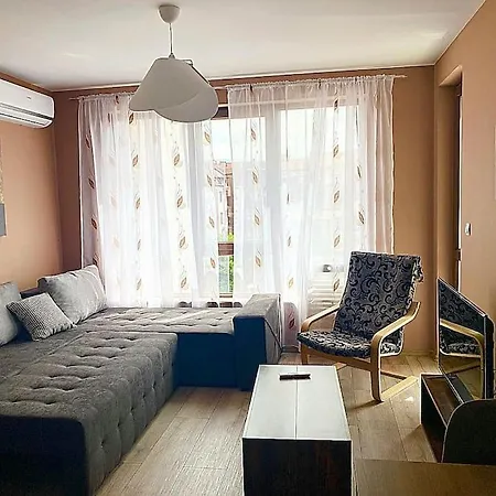 Stylish Near City, Entire Flat, 1 Bedroom, 1 Large Bed In Living * Пловдив