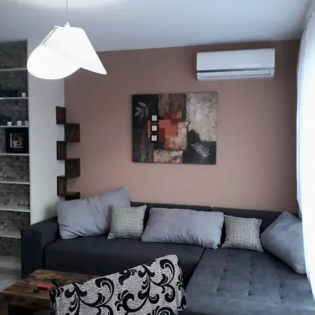 Stylish Apartment Near City, Entire Flat, 1 Bedroom, 1 Large Bed In Living Room Апартаменты *