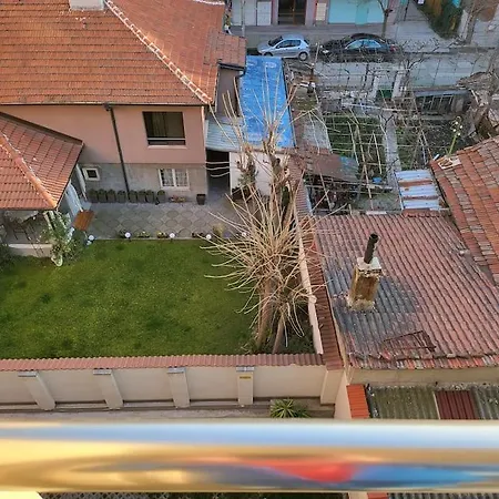 Stylish Near City, Entire Flat, 1 Bedroom, 1 Large Bed In Living Пловдив