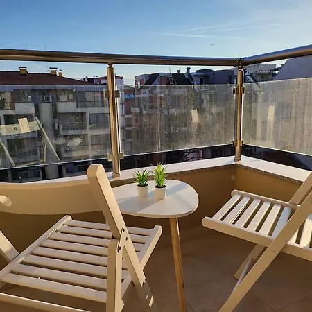 Stylish Near City, Entire Flat, 1 Bedroom, 1 Large Bed In Living Апартамент *