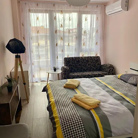 Stylish Apartment Near City, Entire Flat, 1 Bedroom, 1 Large Bed In Living Room