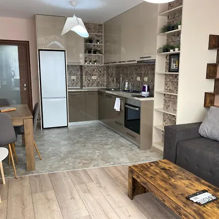Stylish Apartment Near City, Entire Flat, 1 Bedroom, 1 Large Bed In Living Room Апартаменты