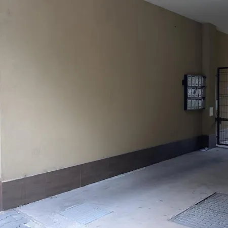 Stylish Near City, Entire Flat, 1 Bedroom, 1 Large Bed In Living Пловдив